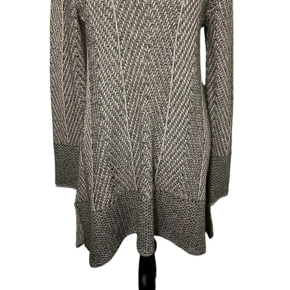 Jeanne Pierre M longsleeve crewneck seamed cable knit asymmetric tunic sweater ￼ - Picture 5 of 7